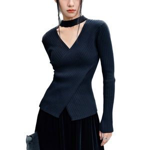 UNSPOKEN Hollow-out V Collar Top Sz M In Black NWT